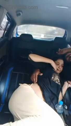 GF Ko Car mai Baitha ke Boobs Dabaya » BF Video